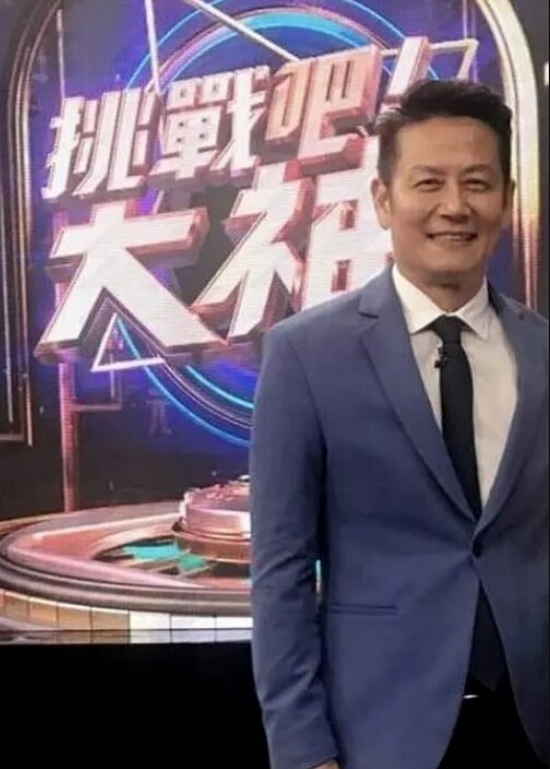 【反差少妇】高颜值美少妇瑶瑶和老外大屌男友吃饱回房间大干一场！ - 桃花癫